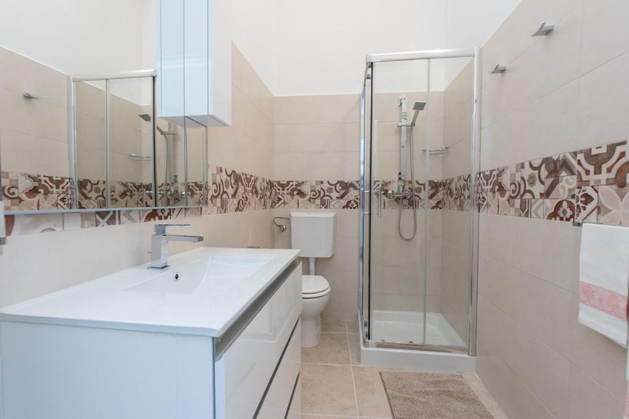 Drooms. Felline Kültér fotó